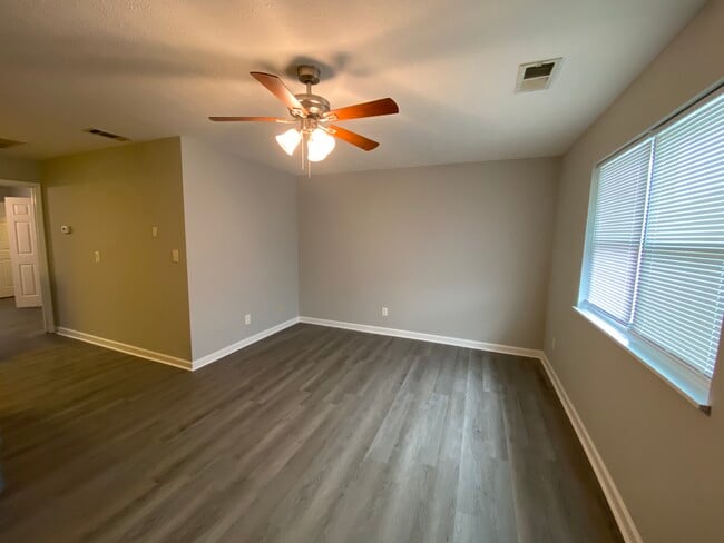 Foto del edificio - 1329 Kenilwood Way