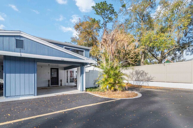 Foto del edificio - 102 Lago Vista Blvd