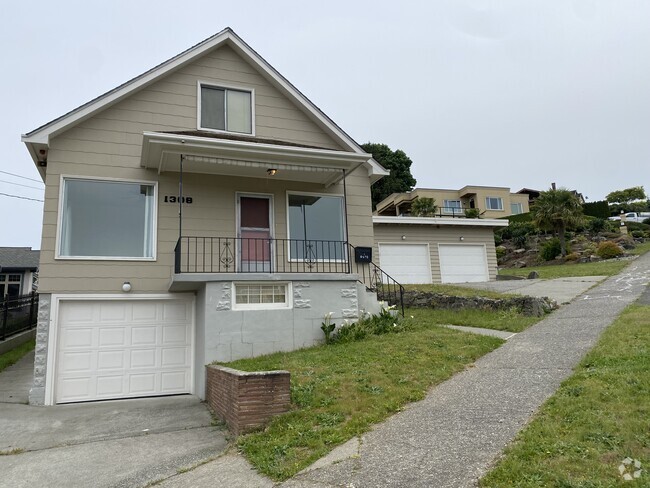 Building Photo - 1308 Beacon Way S