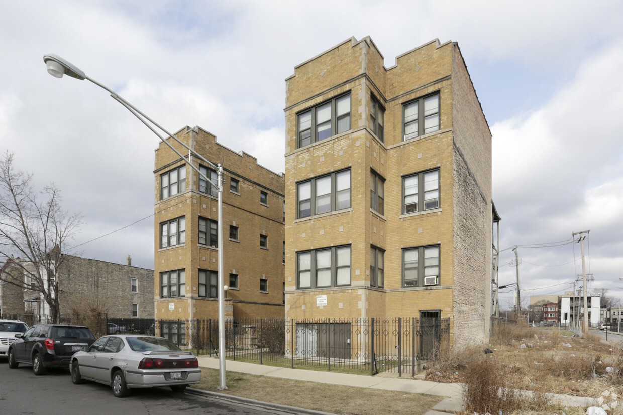 3502 W Van Buren St - East Garfield Park Apartments