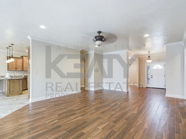Building Photo - 3 Bedroom, 2 Bathroom House is Available Now!