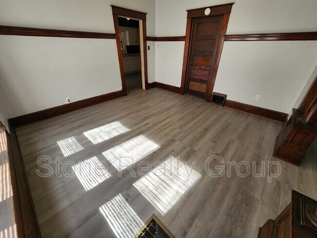 Building Photo - 715 S 16th St