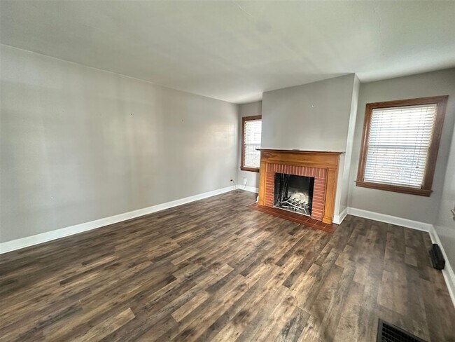 Foto del edificio - 332 E Esplanade Ave