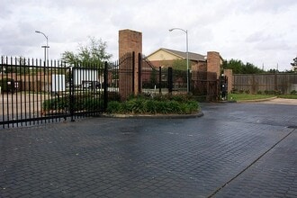 Building Photo - 2023 Gentryside Dr