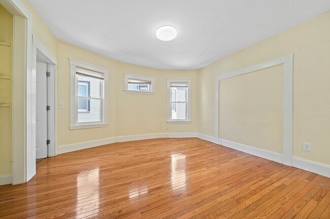 Building Photo - 23 Dunlap St