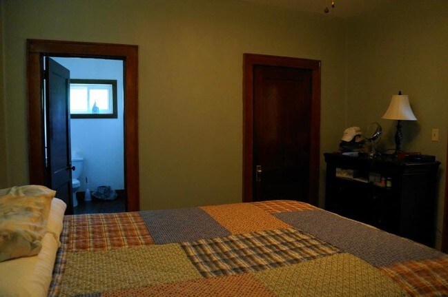 Foto del edificio - 422 1/2 Duff Avenue