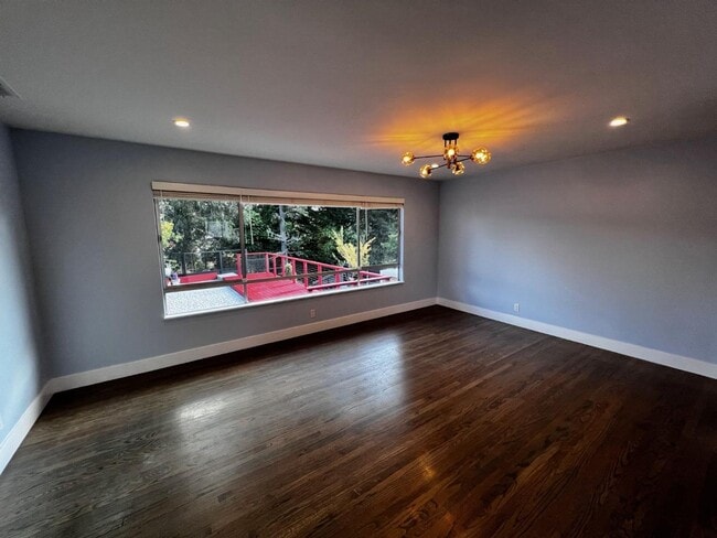 Building Photo - 1157 Manzanita Dr