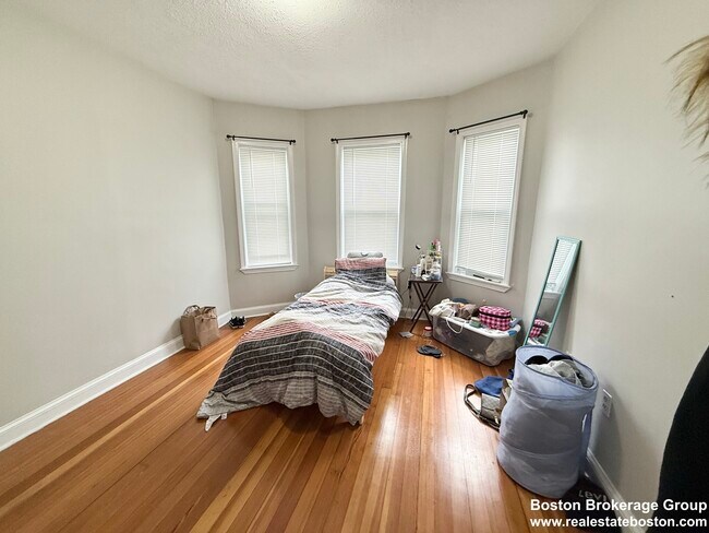 Building Photo - 17 Cawfield St