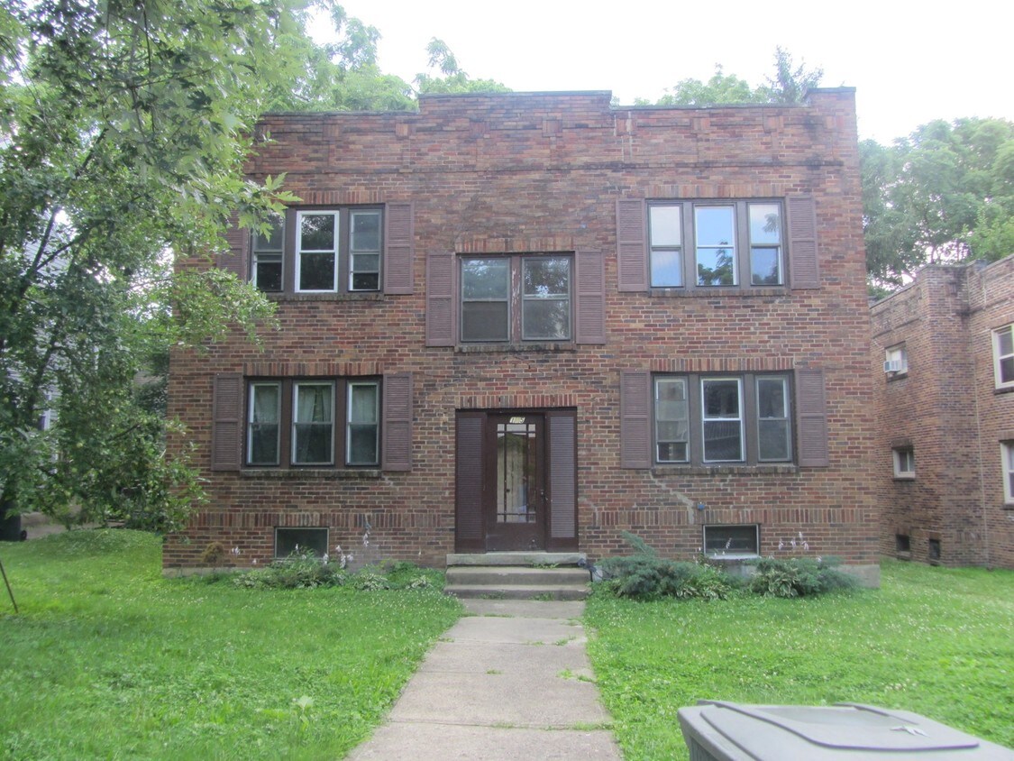 Primary Photo - 125 W Blake Ave