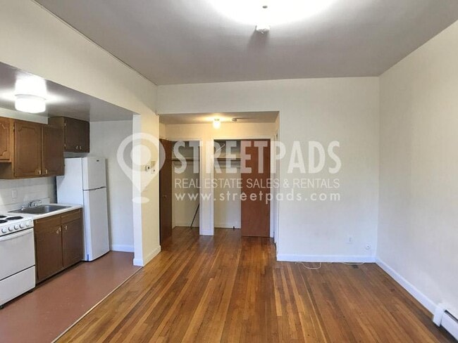 Building Photo - bedroom in Boston MA 02134