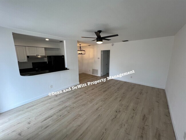 Building Photo - 1 Bed/1 Bath - Unit 7