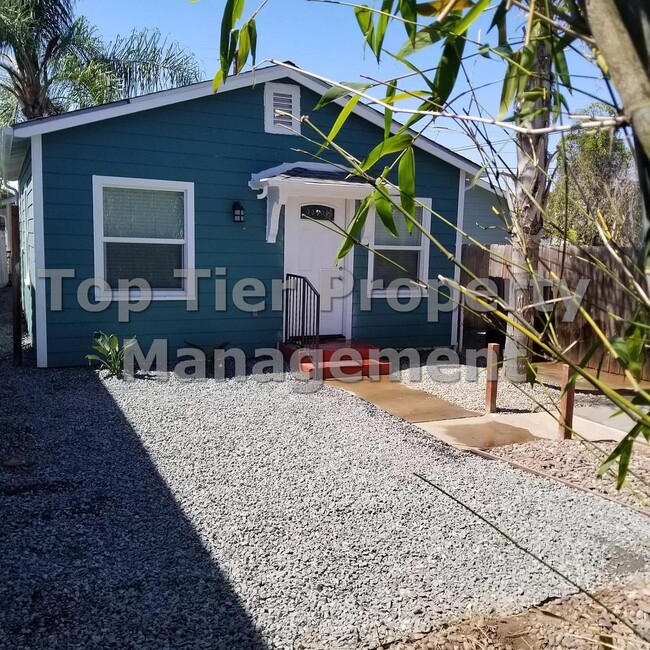 Building Photo - ***Charming 1 Bed / 1 Bath Cottage in Sout...