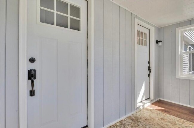 Enclosed Entry Mud Room - 7 Old Treasure Way