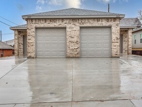 Building Photo - 3205-3207 Karen St