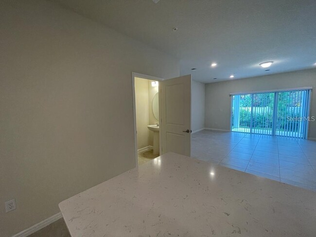 Foto del edificio - 2800 Bright Bird Ln