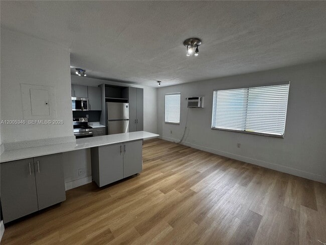 Foto del edificio - 7928 Harding Ave