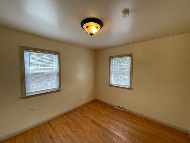 Foto del edificio - Three Bedroom House Available Near Downtown and Rt 250