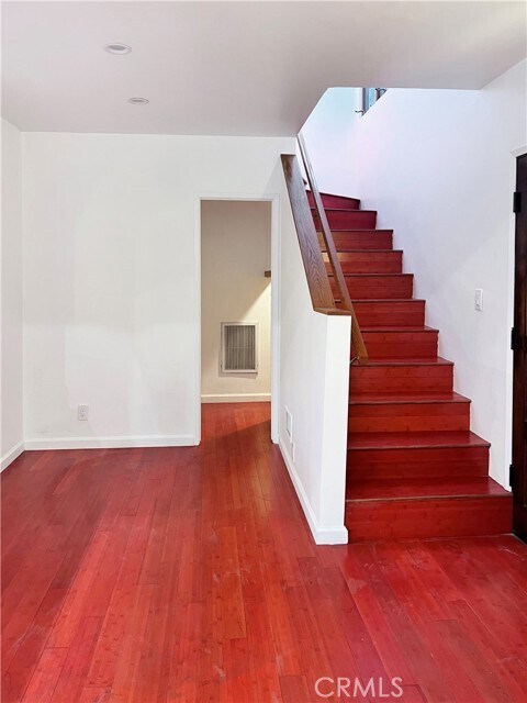 Foto del edificio - 8570 Wonderland Ave