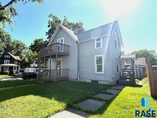 Building Photo - 425 S Prairie Ave