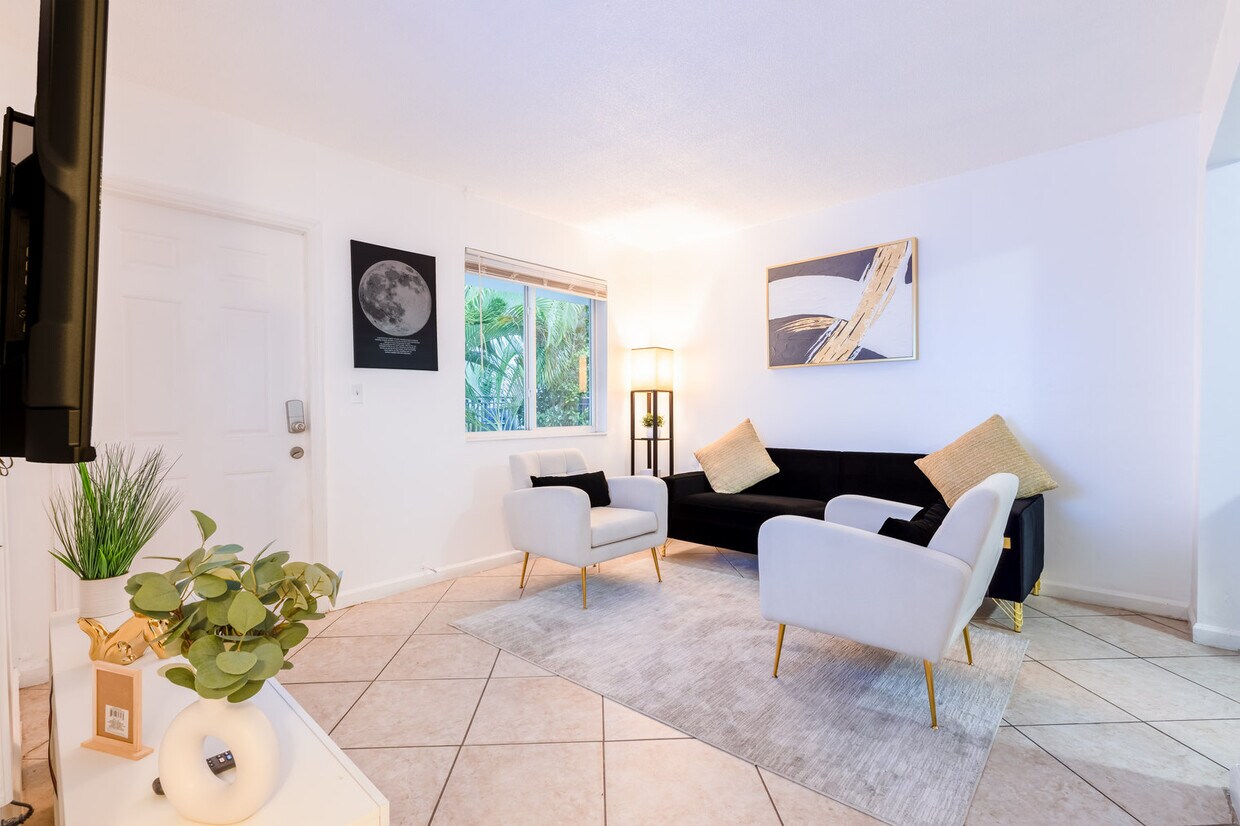 Foto principal - 828 SW 2nd St