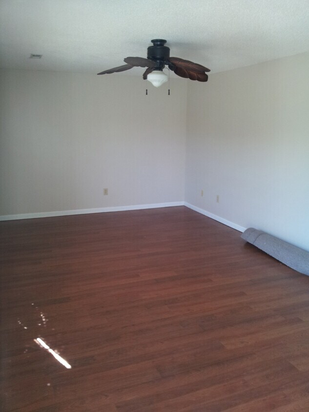 Foto del edificio - 1700 Lone Oak Rd