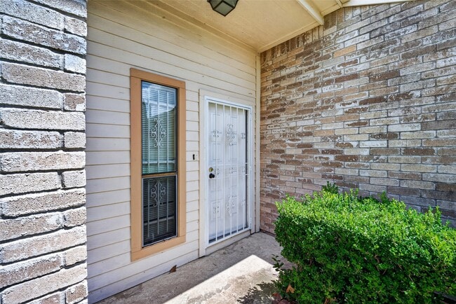 Building Photo - 6603 Grandvale Dr