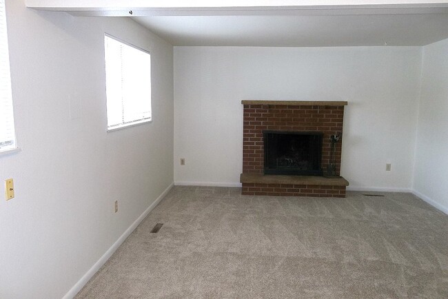 Building Photo - 309 E Swallow Rd