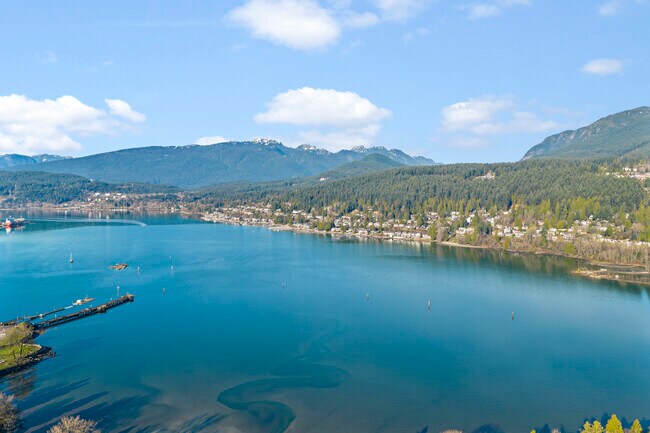 Photo du bâtiment - Beautiful 1.5 Bed 2 Bath Condo for Rent in Port Moody Centre!
