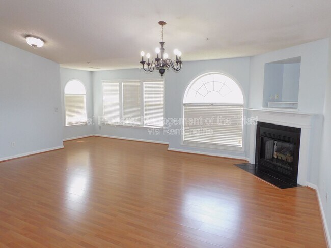 Foto del edificio - 150 James Rd