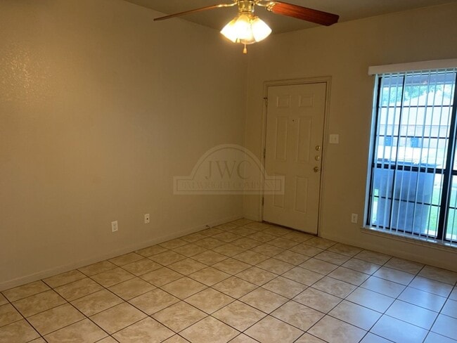 Building Photo - 1503 Nicholas Cir