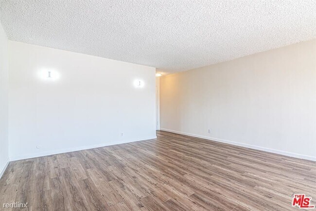 Foto del edificio - 2 br, 2 bath House - 7548 Hampton Ave Apt 305