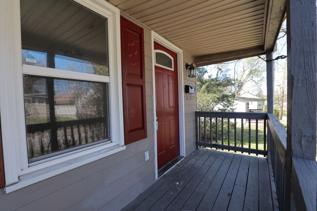 Foto del edificio - Fully Updated 1-Bedroom Duplex