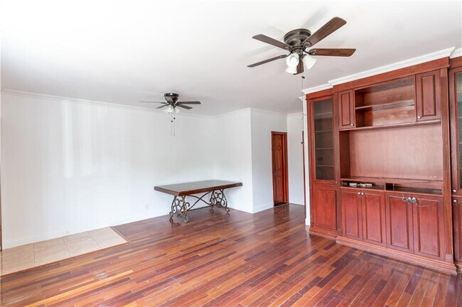 Foto del edificio - 2133 E 17th St