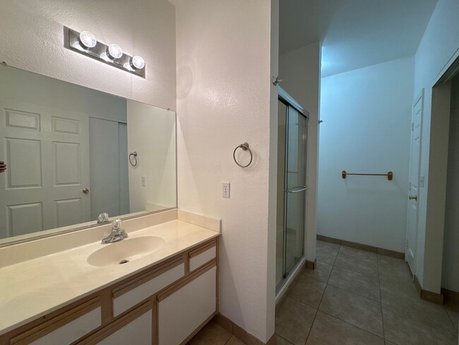 Building Photo - 2834