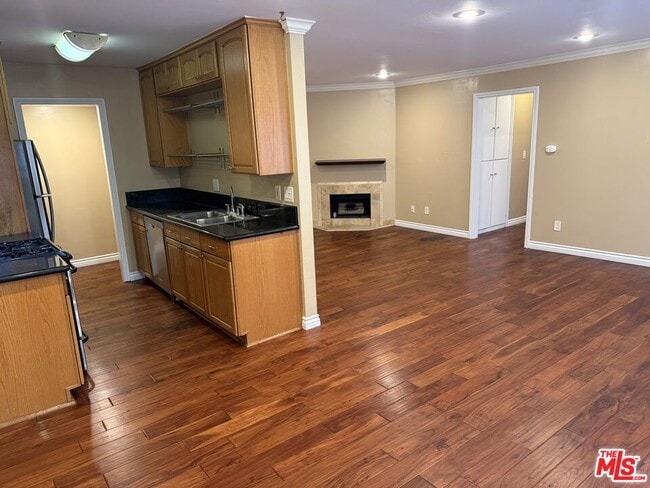 Building Photo - 2141 S Bentley Ave