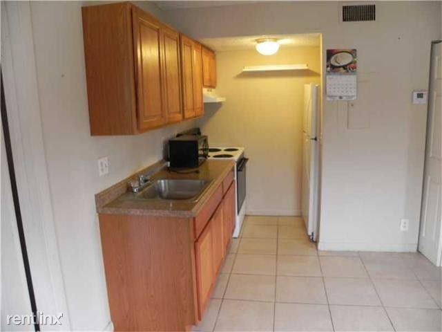 Building Photo - 1 br, 1 bath Condo - 2050 NW 43 TERRACE