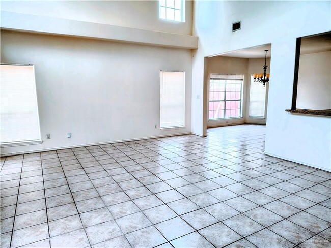 Building Photo - 3504 El Jardin St