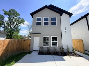 Building Photo - 1031 North Ln
