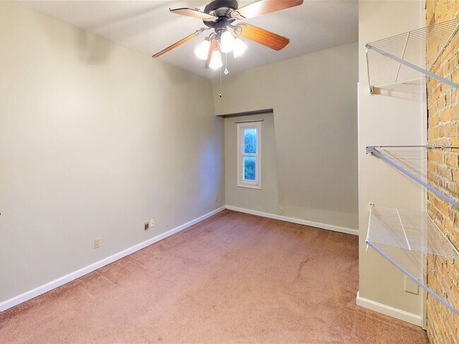 Building Photo - 2667 Bellevue Ave