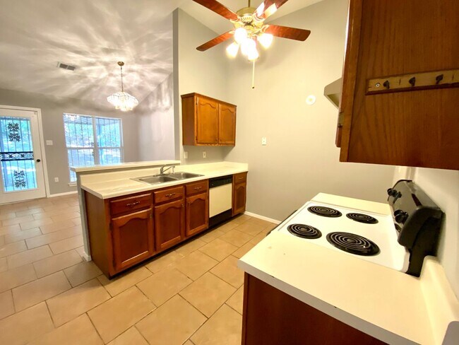 Foto del edificio - ****JUST REDUCED****5654 April Drive South...