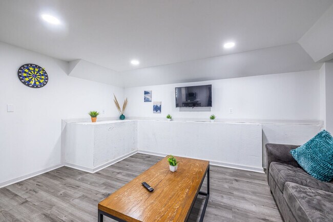 Foto del edificio - 1122 Elaine Dr