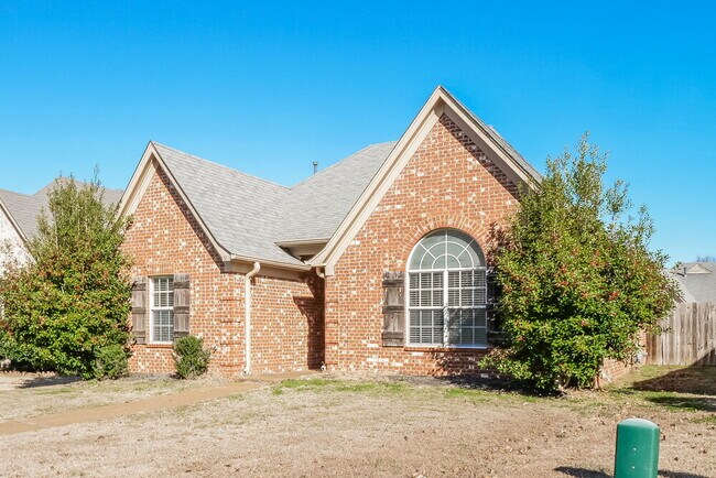 Foto del edificio - 5810 Bedford Loop E