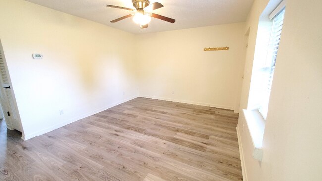 Foto del edificio - 210 Bolton Cir