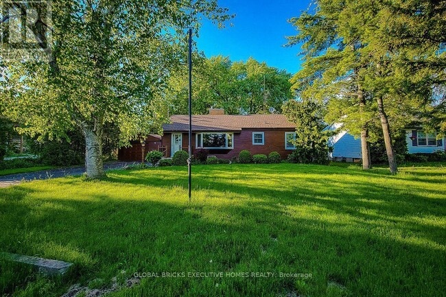Building Photo - 522 Woodlawn Rd