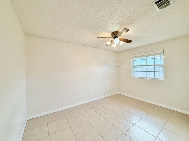 Foto del edificio - Charming 3-Bedroom Home + Flex Space