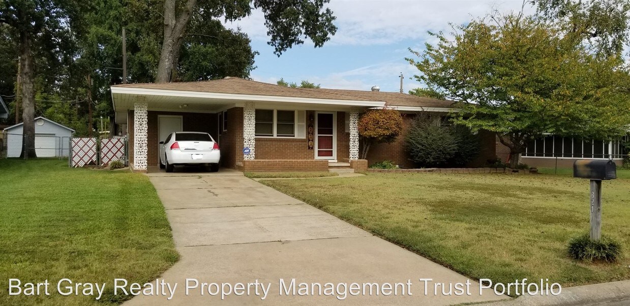 Foto principal - 3 br, 1 bath House - 321 Idaho Drive