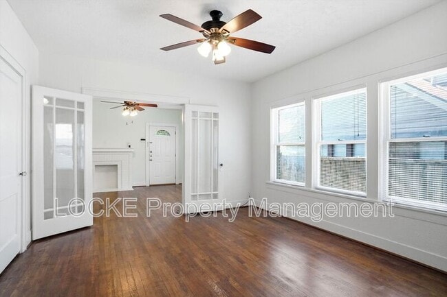 Foto del edificio - 1806 Clover Ln