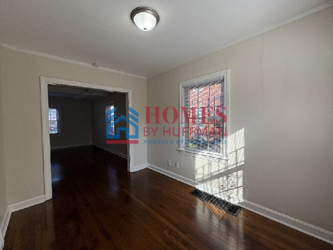 Foto del edificio - Two Bedroom Townhome | Fenced in Back Yard