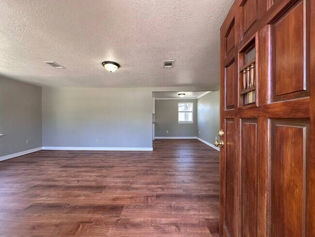 Building Photo - 13868 Cedar Hill Rd