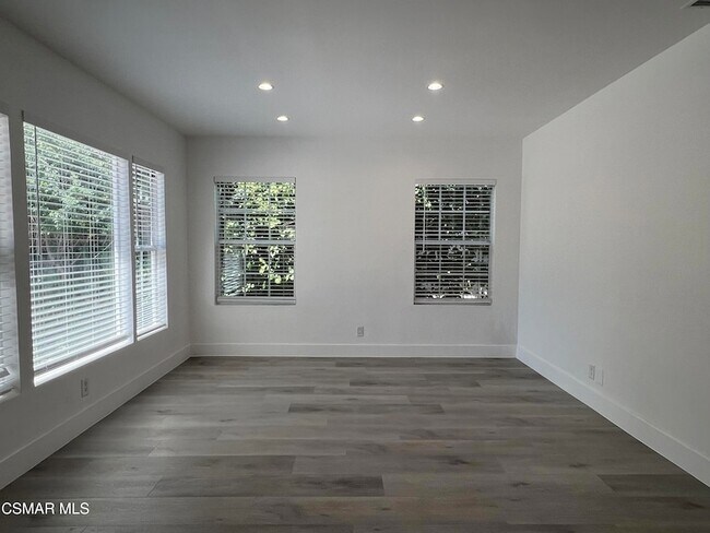 Foto del edificio - 4934 Enfield Ave